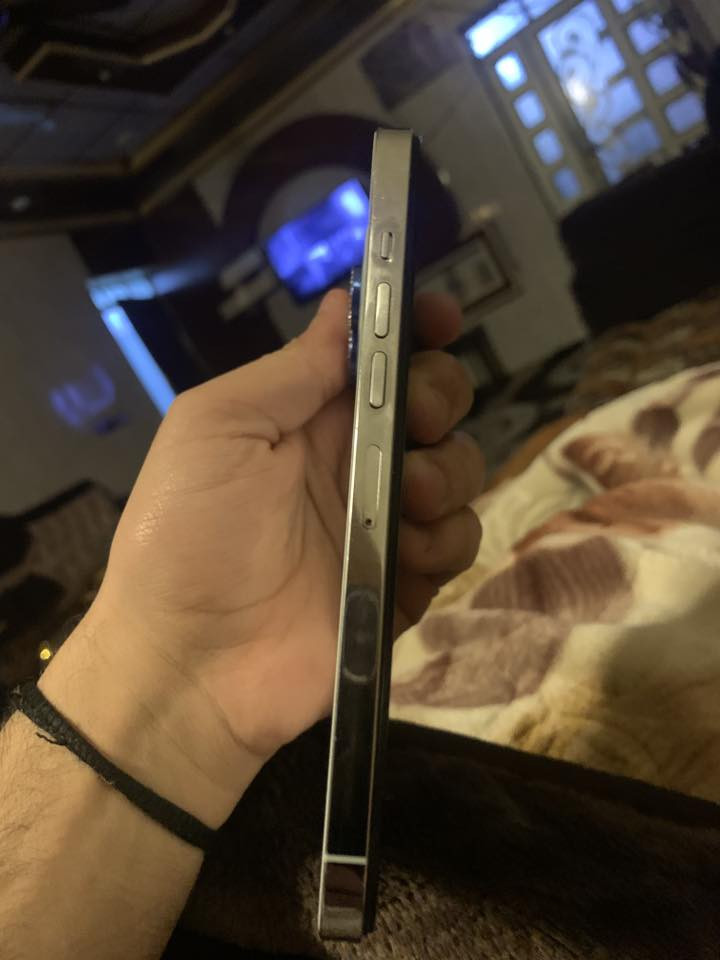 ايفون ١٣ برو ماكس ذاكرا ١٢٨ تك مبدل شاشه وا بطاريه نوعيه زينه سعره ٣٧٠ تواصل واتساب ***********
