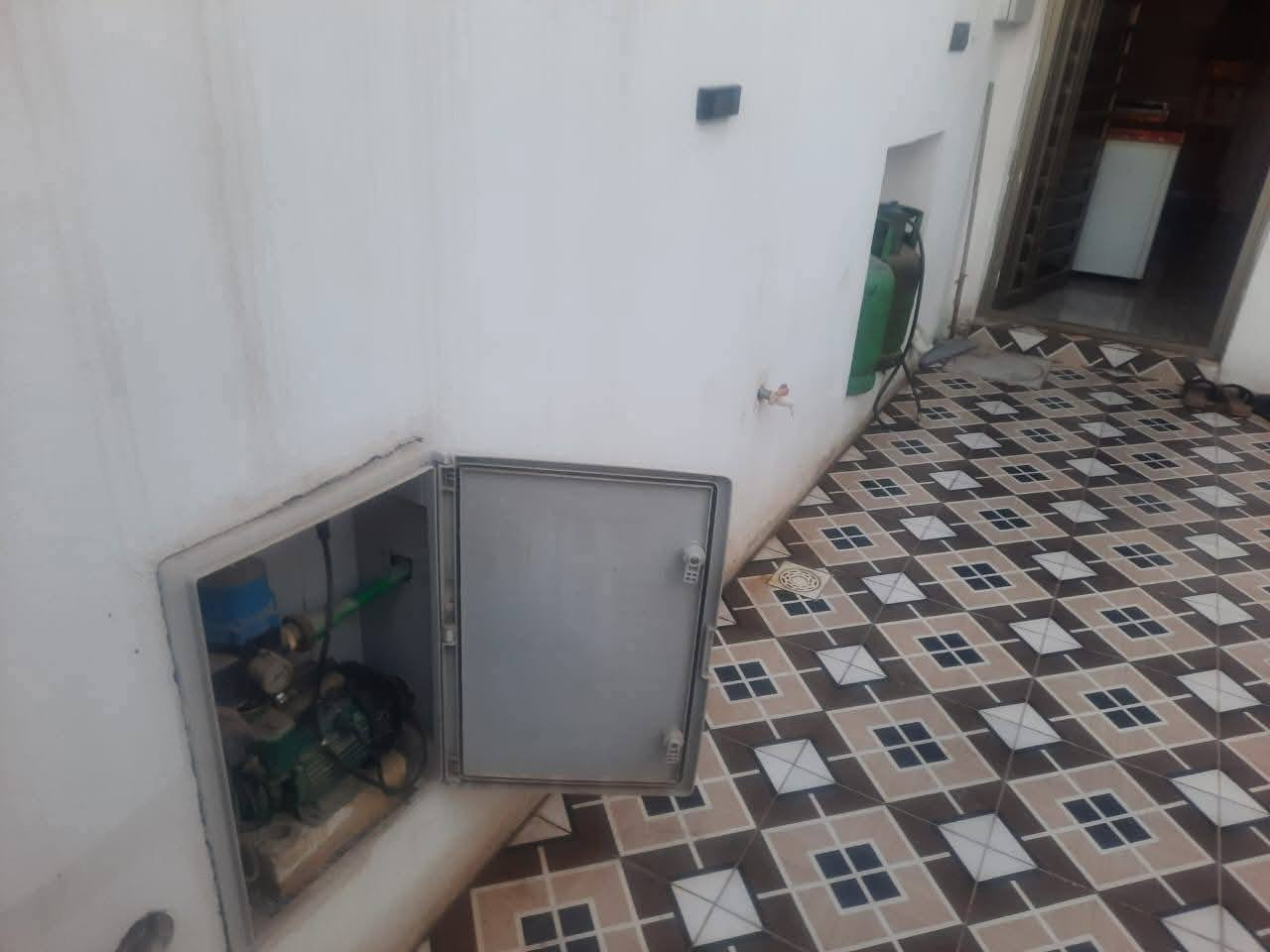 🌹(على بركة الله )🌹

مشتمل للبيع الفلوجة حي الشهداء الامين

 خلف جامع السلام وقرب المنتدى الثقافي ودائرة الكهرباء 

مساحة(125 متر) وجه 6.25 /نزال 20/م

شارع 10 على مدراس وساحة خضراء

طابو صرف سند

 بناء طابوق سنة البناء (2024)
أرضية بورسلين 
سطح شتاكير 
تئسيس الكهرباء بوري ➕تئسيس السبالت نظام بوري

1️⃣الطابق الاول يحتوي على 
غرفة نوم وصالة ومطبخ واستقبال صحيات داخلية ومنور
صحيات خارجية و كراج

2️⃣الطابق الثاني يحتوي على

غرفتين نوم وصالة وصحيات

💵💵💰السعر 118💵💵💰
للإستفسار الاتصال على الارقام
***********
*********** واتساب
