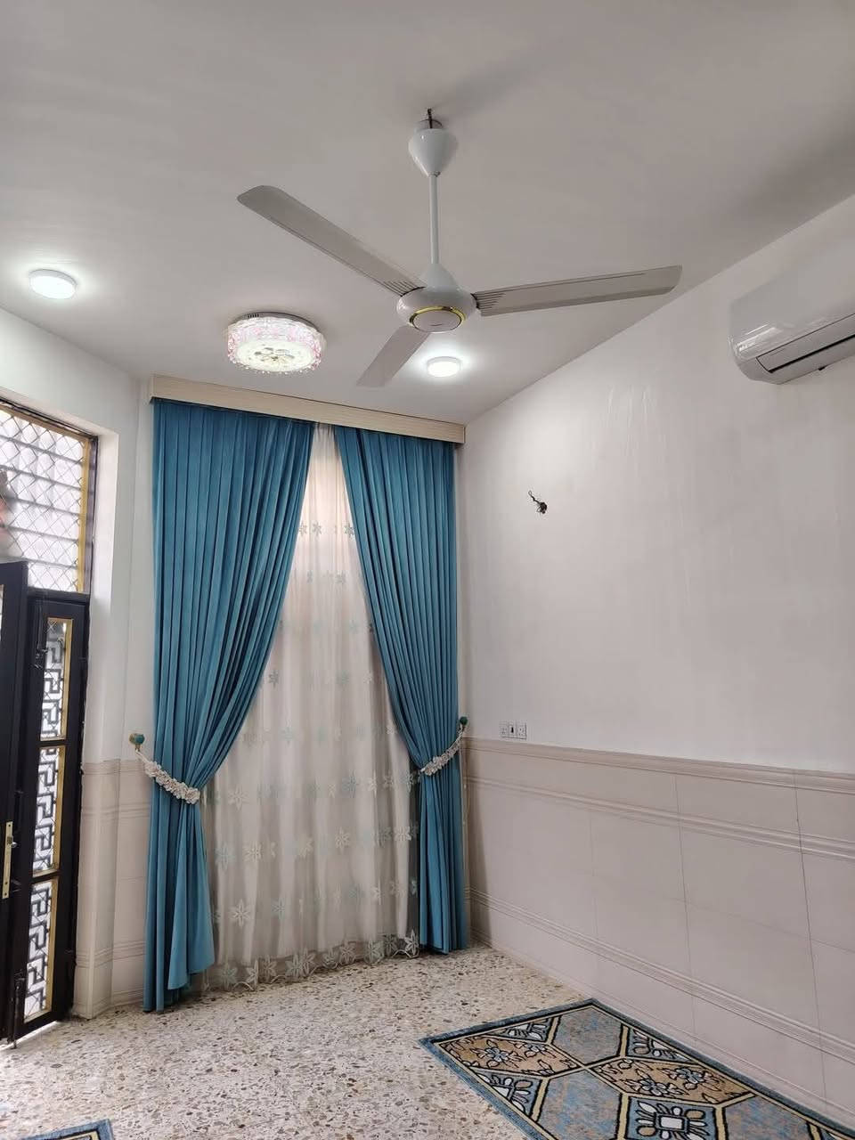 اللهم صلي على محمد وآل محمد 

يعلن مكتب عقارات البياتي 

عن دار للبيع. نضيف جداا. موقع راقي ومميز

طابو زراعي سند 25.  تحويل مباشر 

الموقع البكرلي الثالثه فرع الصوره 

المساحه 100 م.   5*20. طابقين 

غرفتين نوم. ستقبال. مطبخ. هول.منور.مجمع صحيات. كراج سياره

للاستفسار مراجعة مكتب عقارات البياتي في موقف دانه مقابل أبو توحه 

او لاتصال *********** وتساب
