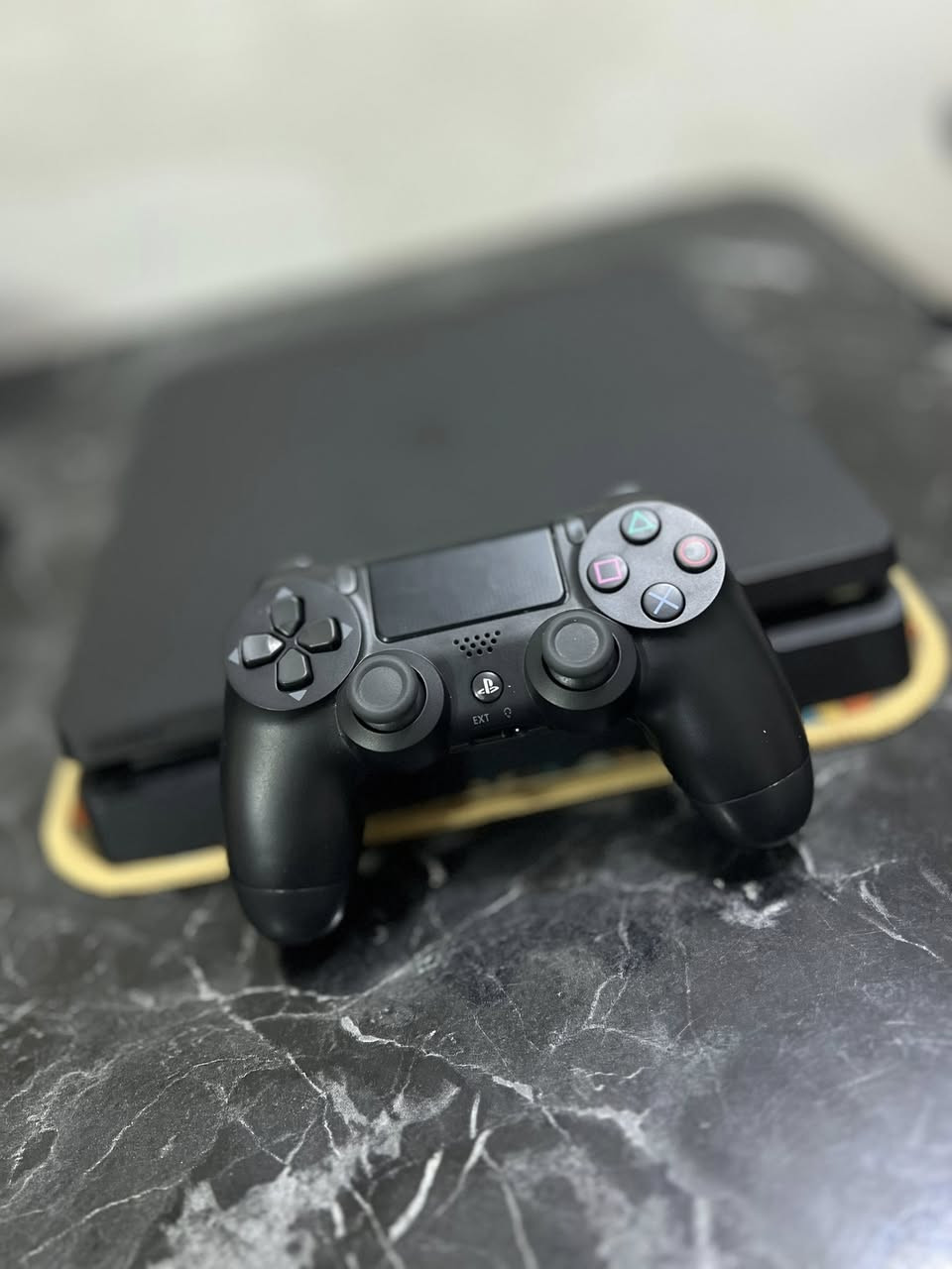 للبيع: جهاز PlayStation 4 Slim

 المساحة: 500 جيجابايت.

 النظام: المحديث الأصلي 13.50.

: كامل الملحقات الأساسية (وايرات التشغيل) + جويستيك (يد تحكم) عدد 1 وشغال تمام.

1 قرص لعبة GTA V (قراند 5) بحالة ممتازة.

2 قرص لعبة Tekken 7 (تيكن 7) بحالة ممتازة.

 السعر مع الأقراص: 250 ألف 

 السعر بدون الأقراص (الجهاز والملحقات فقط): 225 ألف دينار

 العنوان: بغداد - الدورة.
 رقم الهاتف (واتساب فقط): ***********
