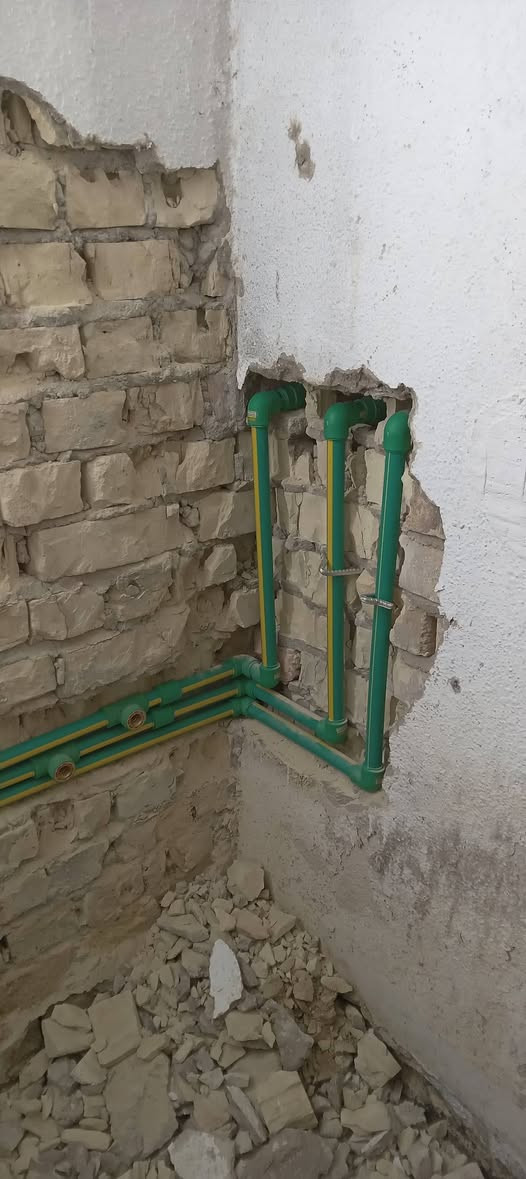 تم إكمال تأسيس بواري الماء لمنزل في بغداد نوع البوري المستخدم في التأسيس هو الامل الشريف المصري حيدر العنبكي للتأسيسات الكهربائية والصحية العامة 
***********
