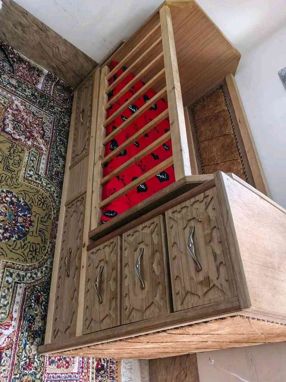 تخت طفل للبيع جديد مامصبوغ السعر 300 وبي مجال التواصل عل رقم أو علق ***********
