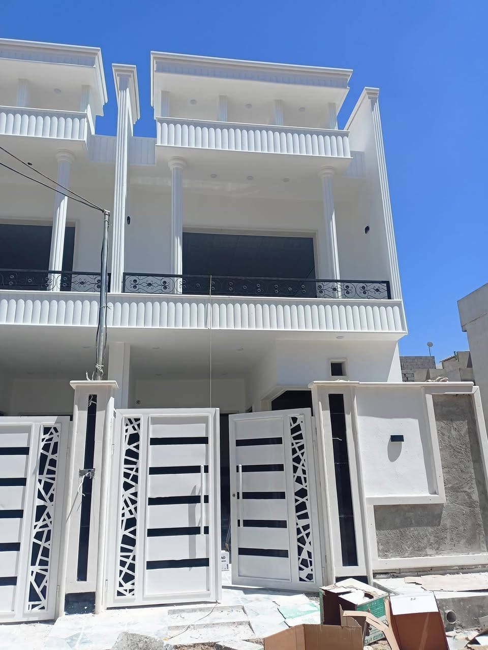 ..إعلان| 📢📢📢  دار للبيع 🏠  #الموصل
(((((الدار تسليم فوري 🔑💸🎖️)))
🟢 الموقع :حي الفلاح الثانيه (جمعية 
إم  الربيعين   خلف العمارة الزرقاء )
🟢المساحة:100 متر طابقين 🏠 بناء حديث. 
مساحة الواجهه ( 5 و العمق 20 
 الطابق الاول

      كراج + استقبال + هول داخلي + مطبخ 

      + غرف نوم عدد ( 1 ) + صحيات + مناور عدد 
      ( 1 ) .
 الطابق الثاني 
 هول داخلي + غرف نوم عدد ( 2 ) + صحيات .
🟢سند الدار زراعي  جمعية ام الربيعين 📜 .
🟢السعر :130  مليون قابل للتفاوض السعر 🤝 
 للاستفسار الاتصال على الأرقام التاليه : 
      ***********    /    ***********
أبو حارث انتشرف بكم الجميع 

______(🎖️اختياركم الأفضل 🎖️))))

كل ما عليك  تابع الصفحه يصلكم كل ما هوه جديد  من العروض 👋🟢
