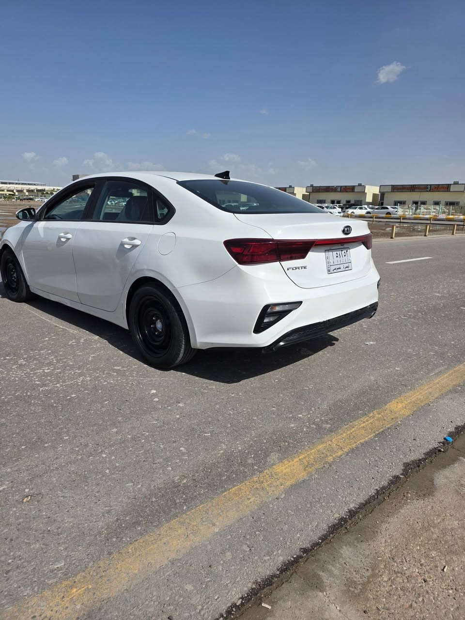 كيا فورتي مديل ٢١ رقم بصرة محرك ٢٠٠٠ دوش حادثهه جاملغ وبنيد بدون ضربة داخليه سياره جديده وجاهزه من كلشي مابيهه اي نقص محرك وكير وحداده وتبريد شرط الفحص سعر ١١٥ عنوان بصرة هاتف 📱 ***********
