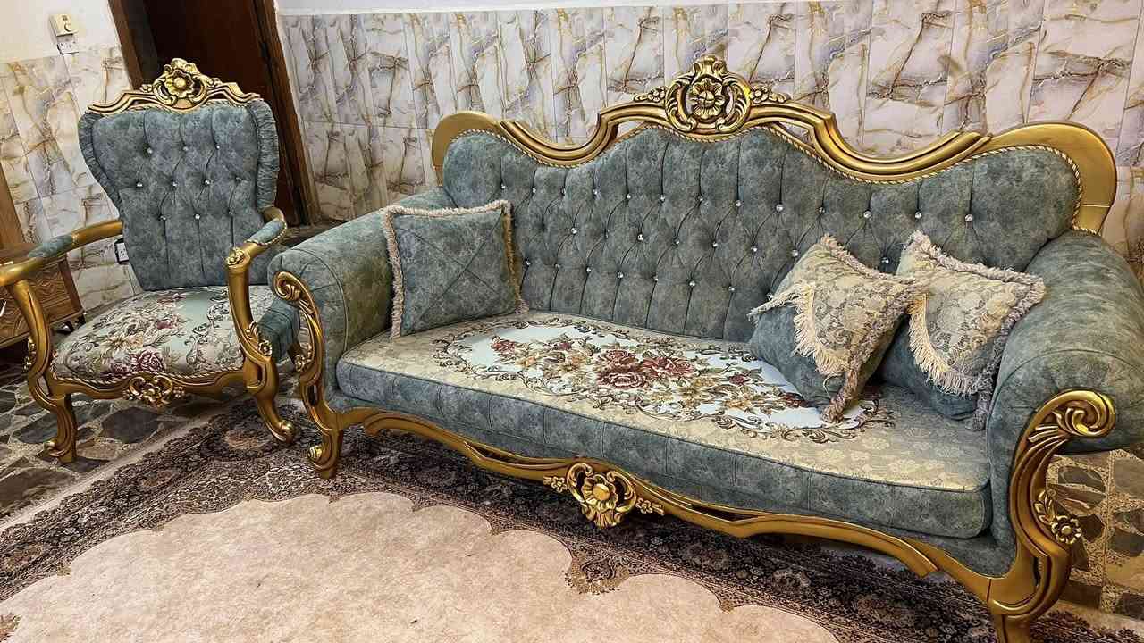 تخم تركي خشب زان عشر مقاعد نظيف جداً السعر ٨٥٠ مكانه المنصور ***********
