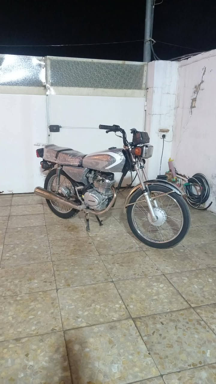 دراجه بدون بدون  للبيع كهربائيات كلها شغاله مكينه انتنس مكفوله فقط مبدل ولفات اصليه ***********9
