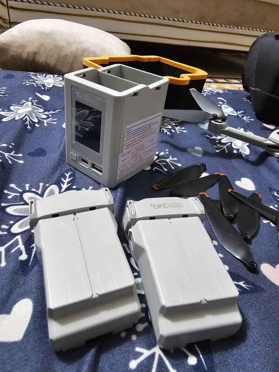 السلام عليكم
DJI mini 3 pro 
نظافة 90% بيها فقط هاي الطخه لبسيطة ومامأثرة على الدرون كفر وتكدر تبدلة .
ماداخلة صيانة كفالة 
شاحن ثنائي ابو شاشة سريع 
بطاريات 2 
جنطة وكارتون 
واغراضها كاملة 
تخم ريش احتياط
جويستك عادي 
سعر خاص او على رقم ***********
