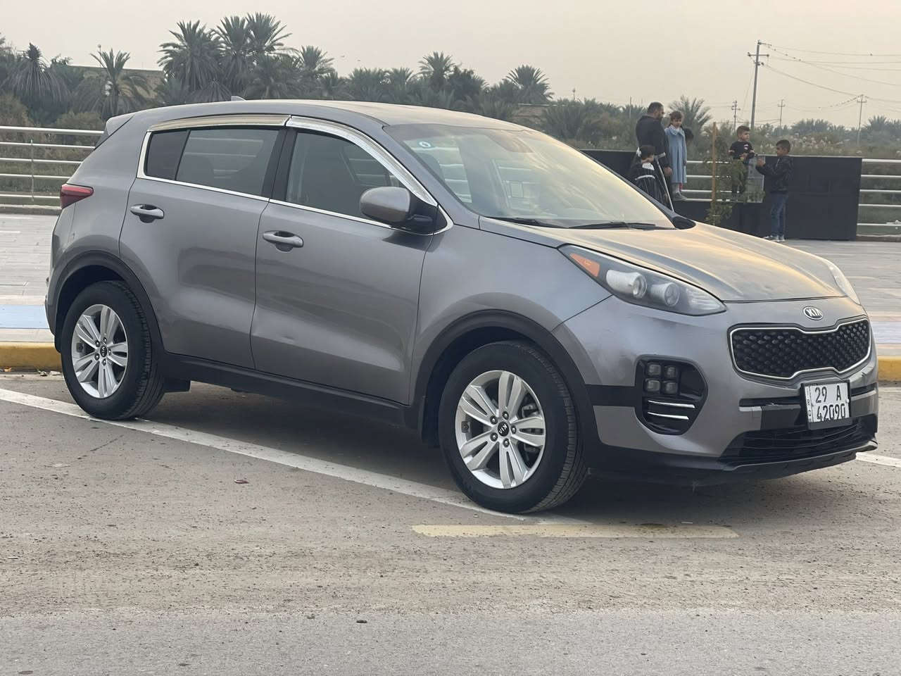 سبورتج 2017 امريكي حادثهه قبق جنطه فقط 
صور الحادث بالمنشور بالعراق بيهه بنيد فتح فقط 

رقم واسط دولي تحويل مباشر 
حداديه جديده +تخم تاير 
سياره جاهزه واحلى من الصور 
منضومه زنون 

السعر 145وبيهه مجال 
————

مكان السياره الكوت 

***********
