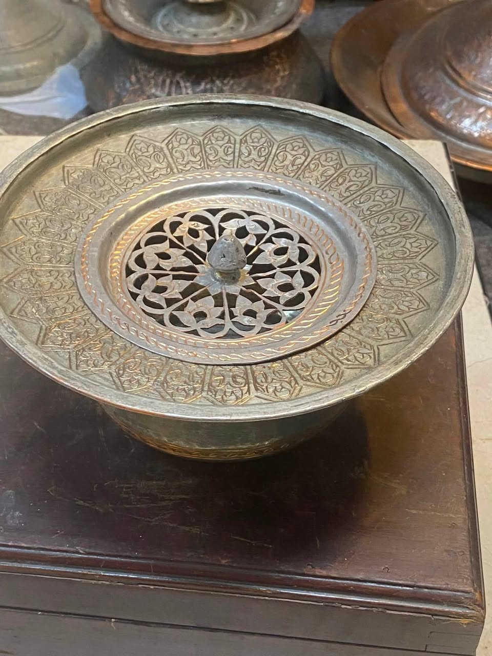 السلام عليكم ابريق قاجاري مع سلبجه تحفه منقوش طلاء فضه ***********
