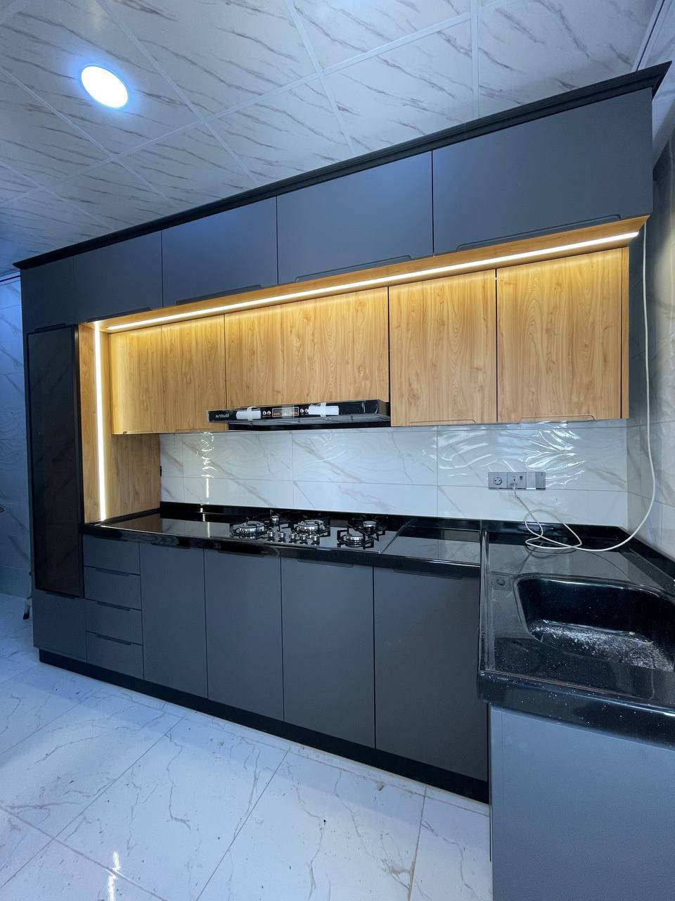 شبابيك سلايت المنيوم 
 ابواب وشبابيك بلاستك 
كاونترات المنيوم/تركي/صيني 
كاونترات فصال حسب الطلب والقياس 
***********
***********
