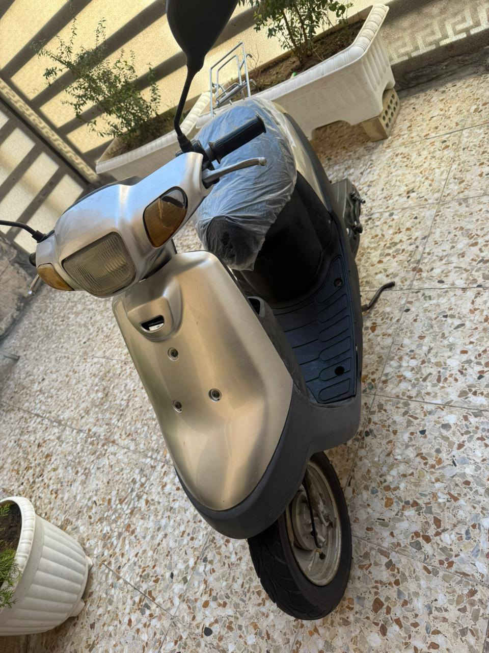 سلام عليكم للبيع دراجه بطه نضيفه سرعته 60 كامله مكمله شغاله محرك ناعم ما مفتوح نكره بكل وقت دراجه شلعته تخبل كهربائيات كلهه شغاله لايت أشاير دبلات شغاله بريكات دراجه خير من الله سعر 285وبيها مجال العنوان بغداد بلديات رقمي *********** بي واتساب
