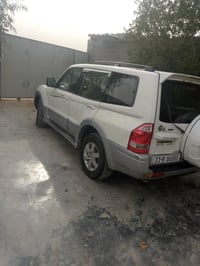 سياره باجيرو موديل 2006   سياره نضيفه كشر بيه بس صفحت سايق مصبوغه بسبب...