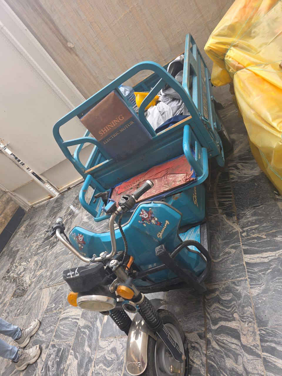 سلام عليكم ستوته شحن مع اربع دراجات شحن للبيع بسعر مناسب للاستفسار ع الرقم***********
