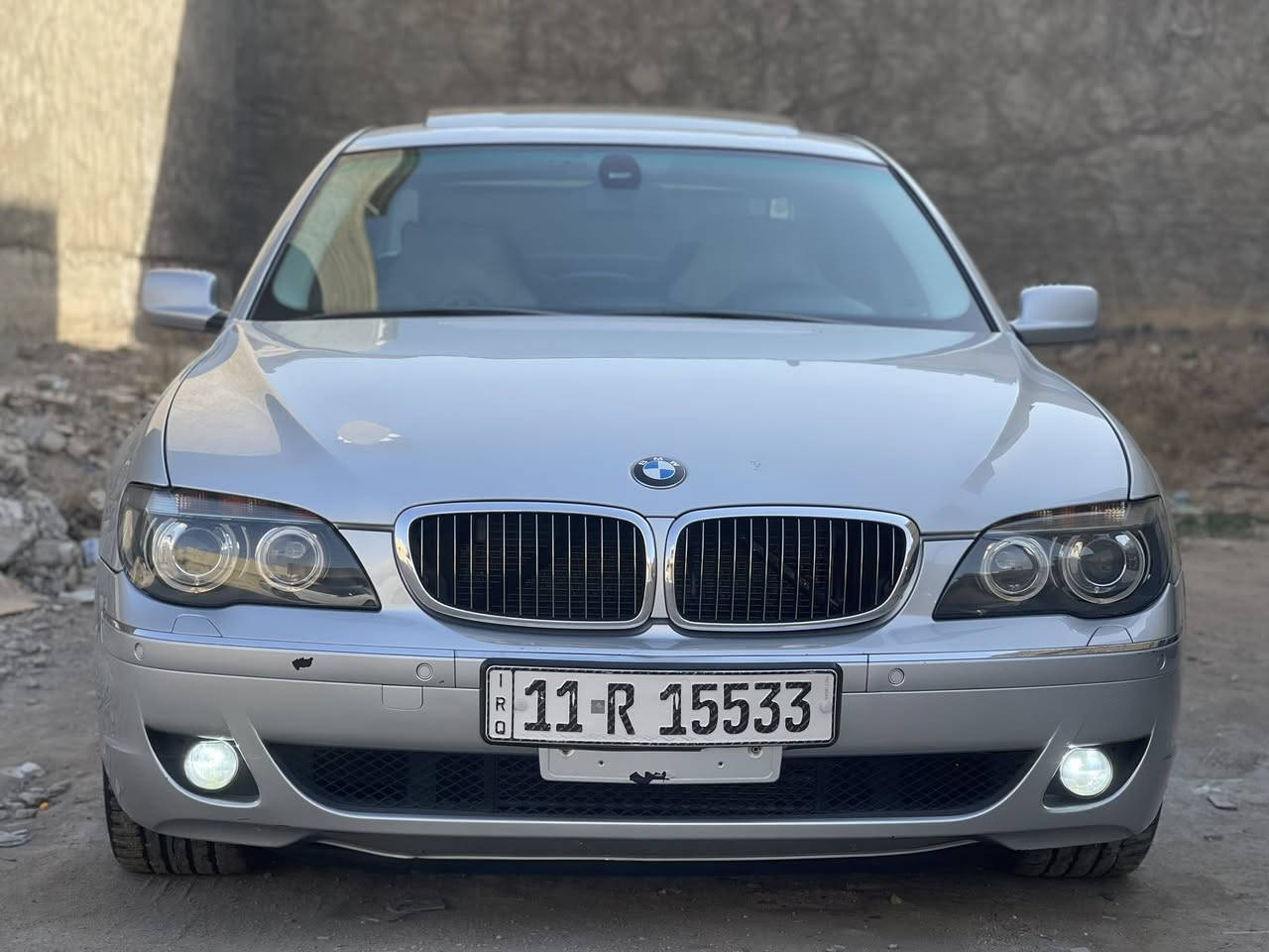 السلام عليكم باخره 2008 السيارة فول الفول كشي بيه شغال كهرباء السيارة كله بلاد بدون جطل واحد شرط كير محرك بشرط بيه مكانات بارد او بنيد اني بدلته اثر رصعه او عندي صورة للقديم يعني السيارة كفالة من اي ضربة شرط بدون صبغ  كلشي موضح الفديو السيارة بسمي شرط التحويل ثاني يوم باب قصير 740i طبعن الرقم مميز السعر 16800$ بيه مجال بسيط ***********
