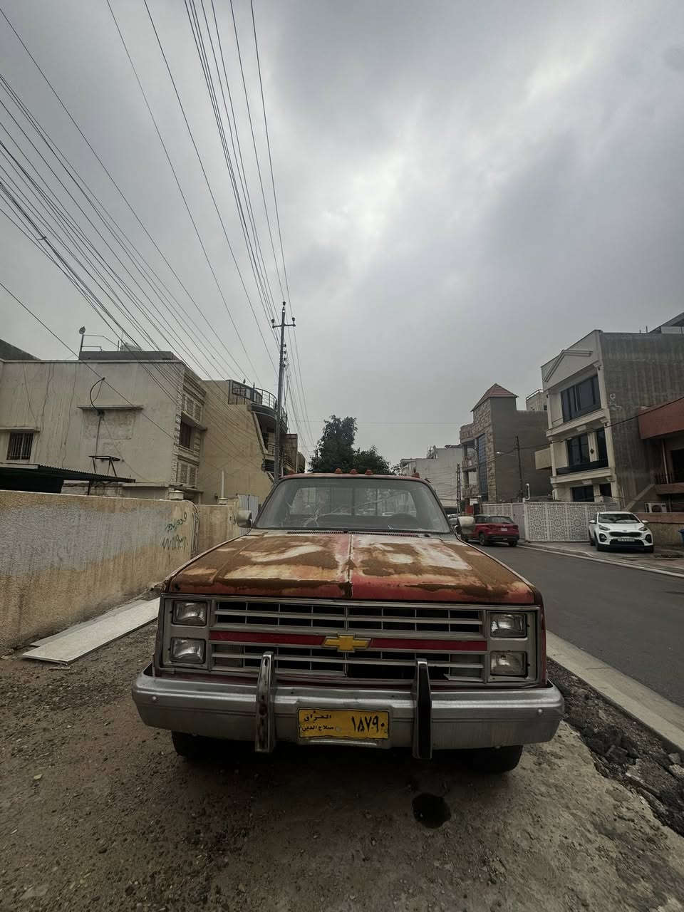 السلام عليكم 

عندي شوفر حمره مخصر 
موديل 82 رقم صلاح الدين  
شادلها مكينه 8 سلندر وكير اوتو
امبدل بيبان كامله جام اوتو وسنتر لوك
تخم تاير جديد
كهربائيات شغاله 
السياره تشتغل وتمشي  جاهزه لمشروع تعمير 
 
الي عنده هيج مشروع يخابرني *********** 
مكانها بغداد المنصور 

 سعر السياره قفل من الاخير 40 ورقه
والي يشوفها متسوى يغلس بدون زحمه
