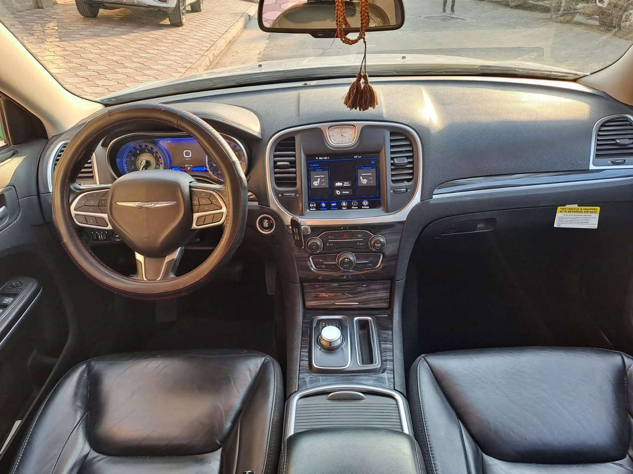 اوباما كرايسلر
صور الحادث منشوره 
موديل 2022
مواصفات 
حساسات امامي خلفي 
تشغيل عن بعد 
رادر جانبي 
جلد تدفئه تبريد 
بجم عريض
مكان السياره (بغداد) 
ماشيه 50
***********
