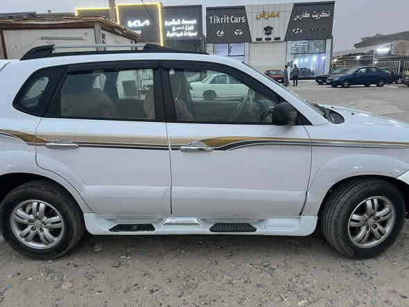 السلام عليكم ورحمة وبركاته 
هونداي توكسان  على وضع الشركه 
توكسان موديل 2010 
كلين كلين  لون ابيض 
داخل حليبي شاشه كبيره +كامره 
صدر امامي خلفي جديد  
محرك وكير شرط شركه 
تخم تاير نضيف 
رقم شمالي سليمانية دولي تحويل مباشر 
السياره مال جناي 
السياره ماشيه 45
السعر 133 وبيها مجال 
مكان السياره صلاح الدين قضاء بيجي 
رقم الهاتف‏‪***********‬‏
