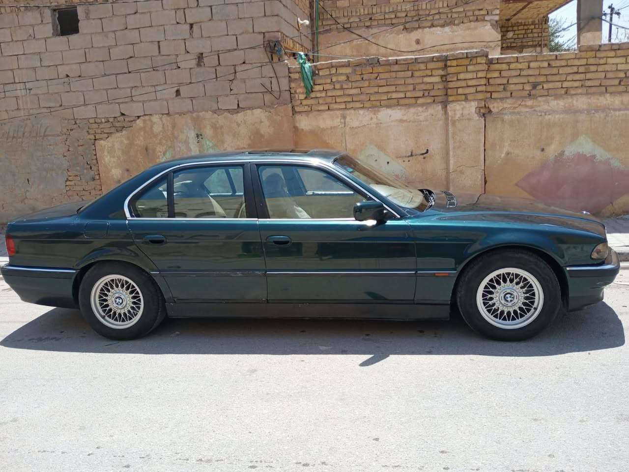 سياره بي ام للبيع سعر مناسب مواصفات حلوه المكان نجف 
للاستفسار على الرقم ‏‪***********‬‏
