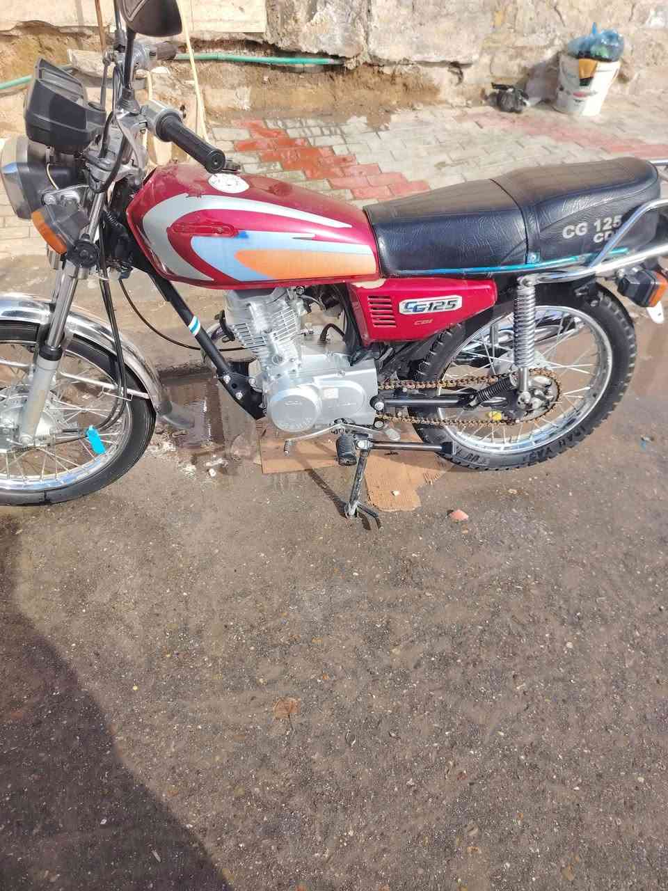 سلام عليكم عندي دراجه اربع كير م24 سكنر للبيع ***********
