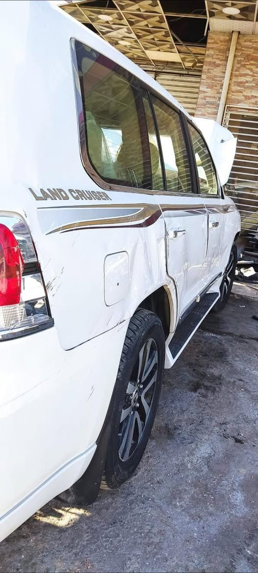 السلام عليكم لاندكروز ٢٠١٦للبيع بيهة خمس قطع صبغ دواخل مابيهة صبغ مكان بغداد فلكة سلمان باك 
***********
