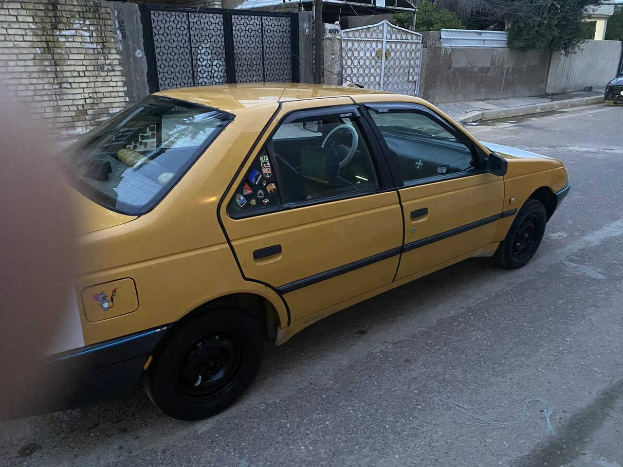 السلام عليكم بيجو روى موديل 2009 بلادي كير جديد شاده هسة هوة والكلج مكينه اكسل تبريد شغال  تدفئة شغالة تخم تاير صدر جديد بيهة طخه خفيفه جاملغ خلفي ومغلف فابلون  علة كد شبر خلفي  سياره جديده ترابك وين ميعجبك  رقم بغداد  الجديد وهزة جديدة بسمي هيئه وغرامات مصفر  مكان بغداد شهداء البياع سعر30 ورقة  مجال حك الجيه للاستفسار *********** سيف
