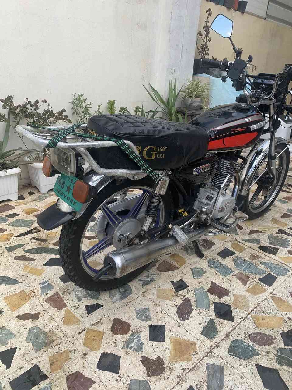 السلام عليكم للبيع دراجه سافين خمسه كير 2019 مكينه كبس اوراق كامله اي نقص مابيهه السعر 400وبيهه مجال بسيط المكان اربيل ***********
