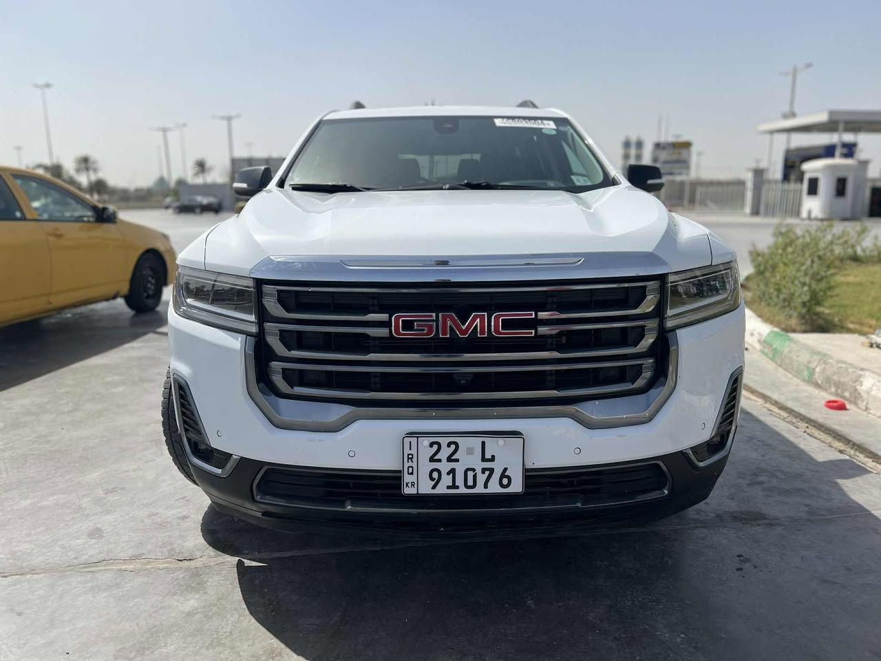 🏁 للبيع: GMC اكاديا AT4 موديل 2022
سيارة نظافة وكالة

🔹 المواصفات الفنية والأداء:

• المحرك: V6 بسعة 3.6 لتر، قوة وعزم دوران عالي.

• نظام الدفع: AWD (دفع رباعي مستمر) مخصص للطرق الوعرة والمدينة.

• الكير: 9 سرعات أوتوماتيك (تبديلات ناعمة جداً).

• نظام التعليق: خاص بفئة AT4 لراحة قصوى في المطبات والطرق الخارجية.

وبقية المواصفات معروفه هي بعد اعلى فئة هي والدنلي فول مواصفات

🔹 الإضافات والمميزات (الـ AT4 توب):

• المظهر الخارجي: جلوسات سوداء (Black Edition)، جنوط AT4 المميزة، وتواير بحالة ممتازة.

• المقصورة: كراسي جلد مطرزة بشعار AT4، نظام تدفئة وتبريد للكراسي.

• التكنولوجيا: شاشة لمس كبيرة تدعم Apple CarPlay و Android Auto، نظام صوتي Bose احترافي.

• الأمان: رادار تصادم، تنبيه خروج عن المسار، كاميرات 360 درجة (عالية الدقة)، وحساسات محيطية.

• التبريد: تبريد مركزي "ثلج" قطعتين (منفصل التحكم).

كشنات تدفئة تبريد

🔹 حالة السيارة:

• الممشى:[68الف] كم.

• البودي: [حادثها قبغ صندوق فقط من امريكا بدون دواخل].+حادث بسيط بالعراق خشم البنيد الايمن شبر ومعدل عالبارد وسوي سونار واني خادم

• الكهربائيات والميكانيك: السيارة بحالة الوكالة، "شغل واطلع".

• الأوراق: [رقم أربيل]، سنوية وهزة جديدة، والتحويل ثاني يوم.

📍 المكان: [بغداد الدورة]

💰 السعر: [27,500$] بيها مجال بسيط شراي راسل او اتصل غيرها لا تعبني 

📞 للاستفسار: [***********] واتساب
