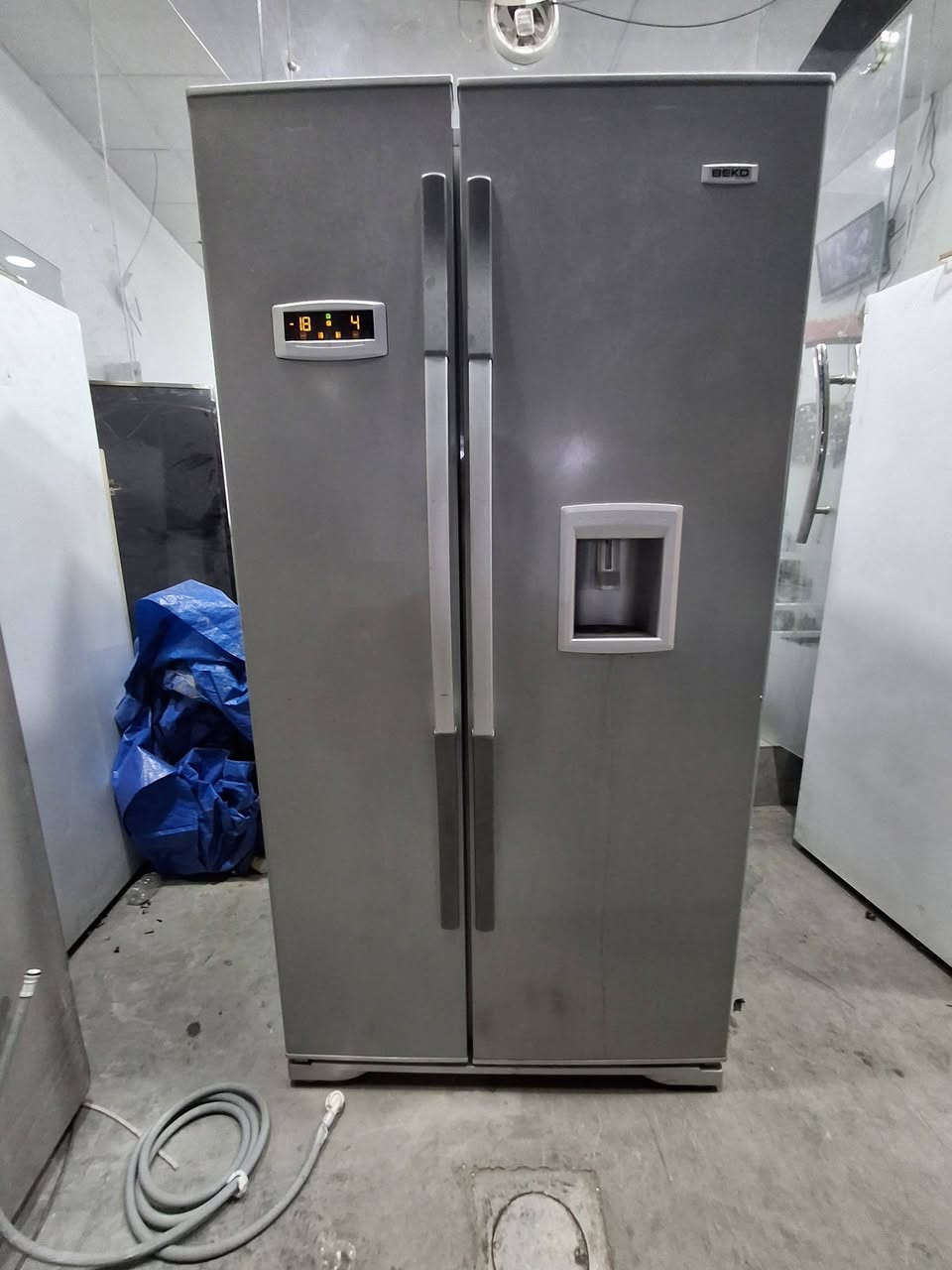 السلام عليكم ثلاجه ومجمدة بابين ٢٨قدم بيكو فول نظافه واصل للمنزل داخل أربيل مع ضمان اسبوع رقم تواصل وتساب ***********
