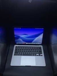 MacBook Pro 13 inch 2020 ماك بوك برو 13 إنش 2020  المواصفات:- -حجم الش...