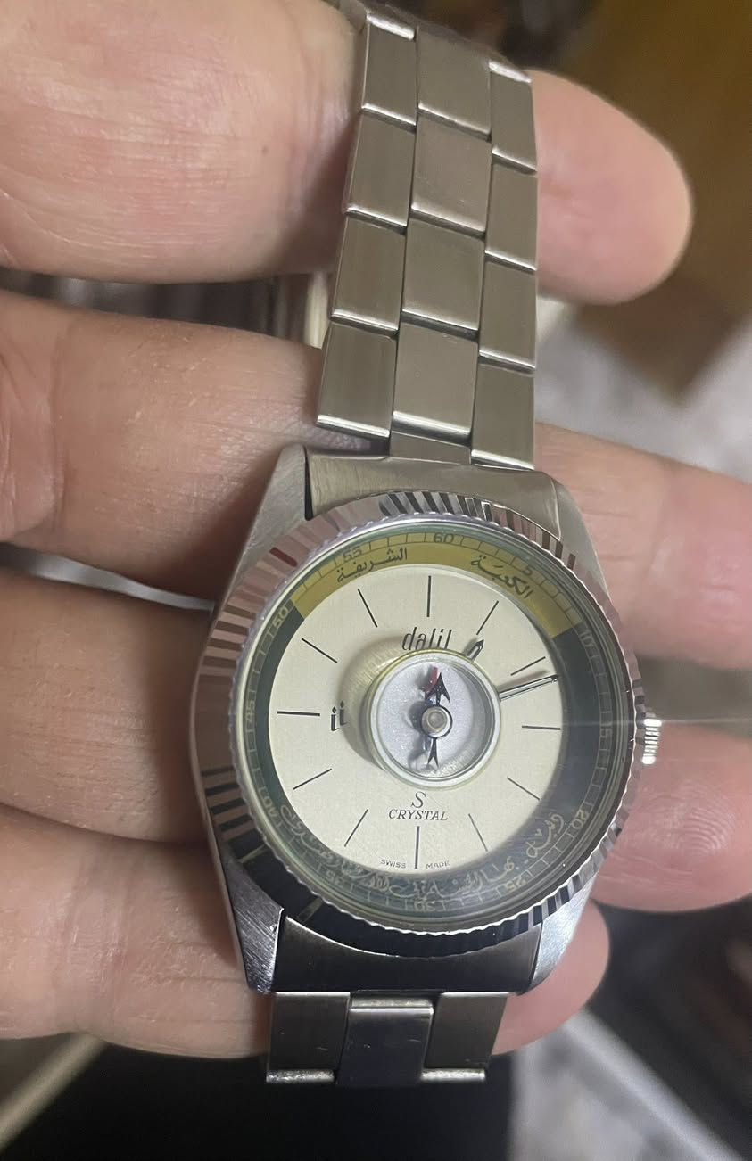 ساعة دليل المسلم 
نصب تكويك سويسري 
              فنتج قديم ( الثمانينات )
القطر 35 ملم 
بوصلة لأتجاه القبله 
الهيكل مصنوع من الفولاذ
المقاوم للصدأ
نسبة النظافه ‎%‎99 
وقت مضبوط جداااااااً
السعر 150 ألف 
للمهتم خاص ***********
المكان كركوك يوجد توصيل
