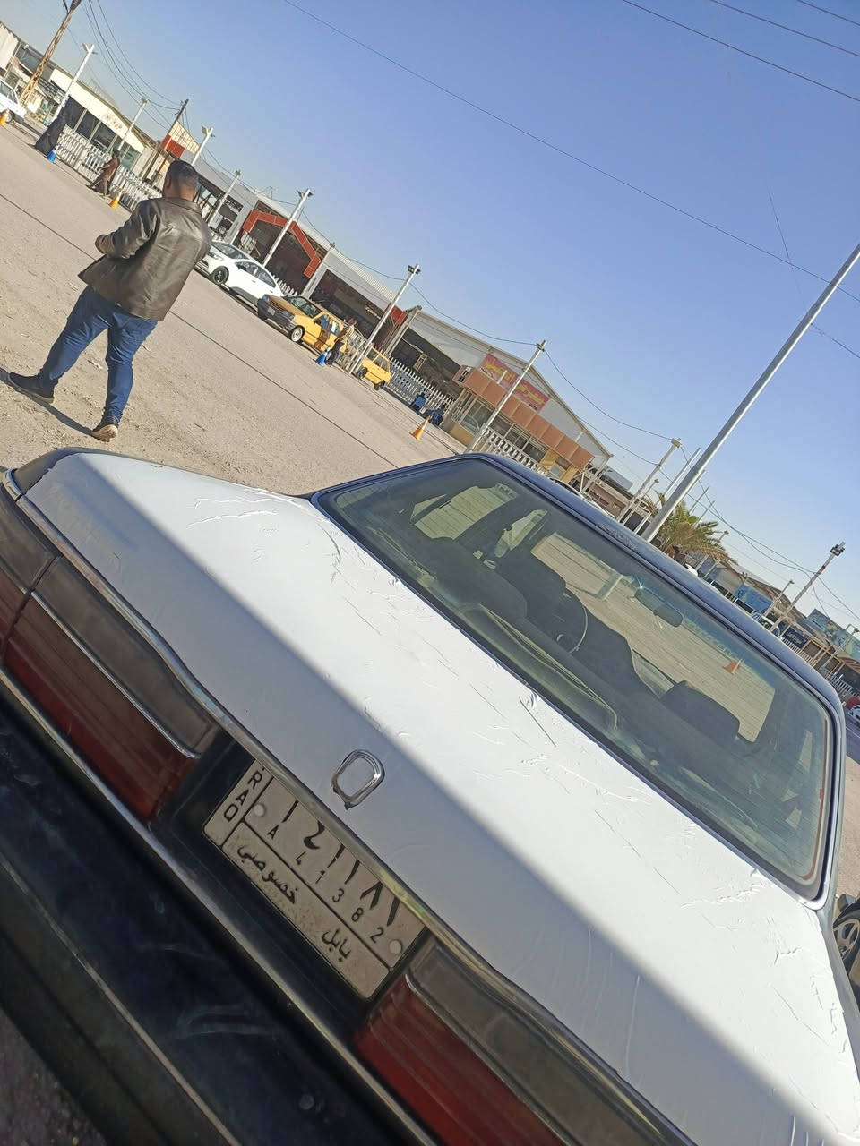 بونتيشه السياره احله من الصوره دواخله كله بلاديه بيه بس الكير البك شويه يخر يا الله يرجع يعني بيه بس الكير  وبيه مكينه كلش جديده بمعنه الكلمه مكان السياره نجف اي ستفسار *********** اتصال ...او واتساب
