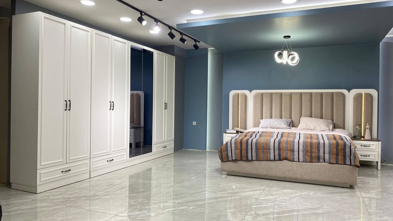 غرفة نوم لاميل 

تسع قطّع 

سرير خزان 
برغي جوي حديد 🔩🔧

قياسات الكنتور 270*230*52

دولاب أضافي 90*230*52

ميز تواليت 130*180

كومدي 50

ارتفاع السرير 150

الشد والنقل داخل بغداد مجاني


**إذا كنت صاحب هذا الإعلان وتريد حذفه لأي سبب، رجاءا أرسل رسالة إلى الدعم الفني**