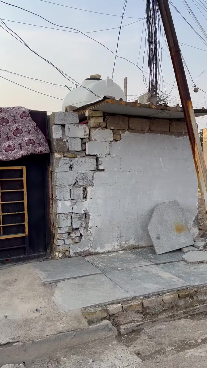 بيت مساحه ١٥٠متر واجهه ٧ونزال٢٢ في جسر ديالئ نهاية مدرسةموسئ الكاظم السعر ٥٣مليون وبي مجال رقم الهاتف ***********
