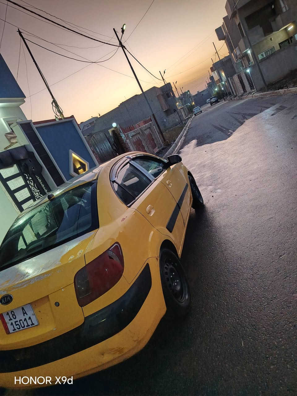 السلام عليكم. 
كيه ريو موديل 9 خليجي
فول بس كير عادي
كابون بانزين تبادل بيها
 سياره. ابسمي. اني شرعي 
رقم دولي. طخم وره كدام جديد
دبلات جدد باتري سياره جاهزة
يعوزها فقط صبغ عينه وكلج جدد
سعر. #75
خابر علرقم مكان السياره حي سومر
*********** رقم بي وتساب.
شرط بدون ضرار.
