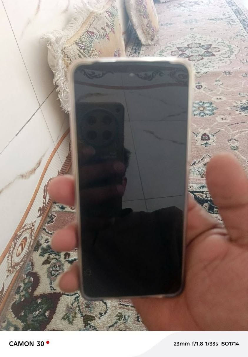 اسلام عليكم 
جهاز فيفو للبيع جهاز غني عن التعرية 
مواصفات داخل الصورة استخداد قليل قبل 10تيام ستخدم
السعر 250وبي مجال عنوان بغداد الحرية 
رقم ***********اتصال او وتساب
