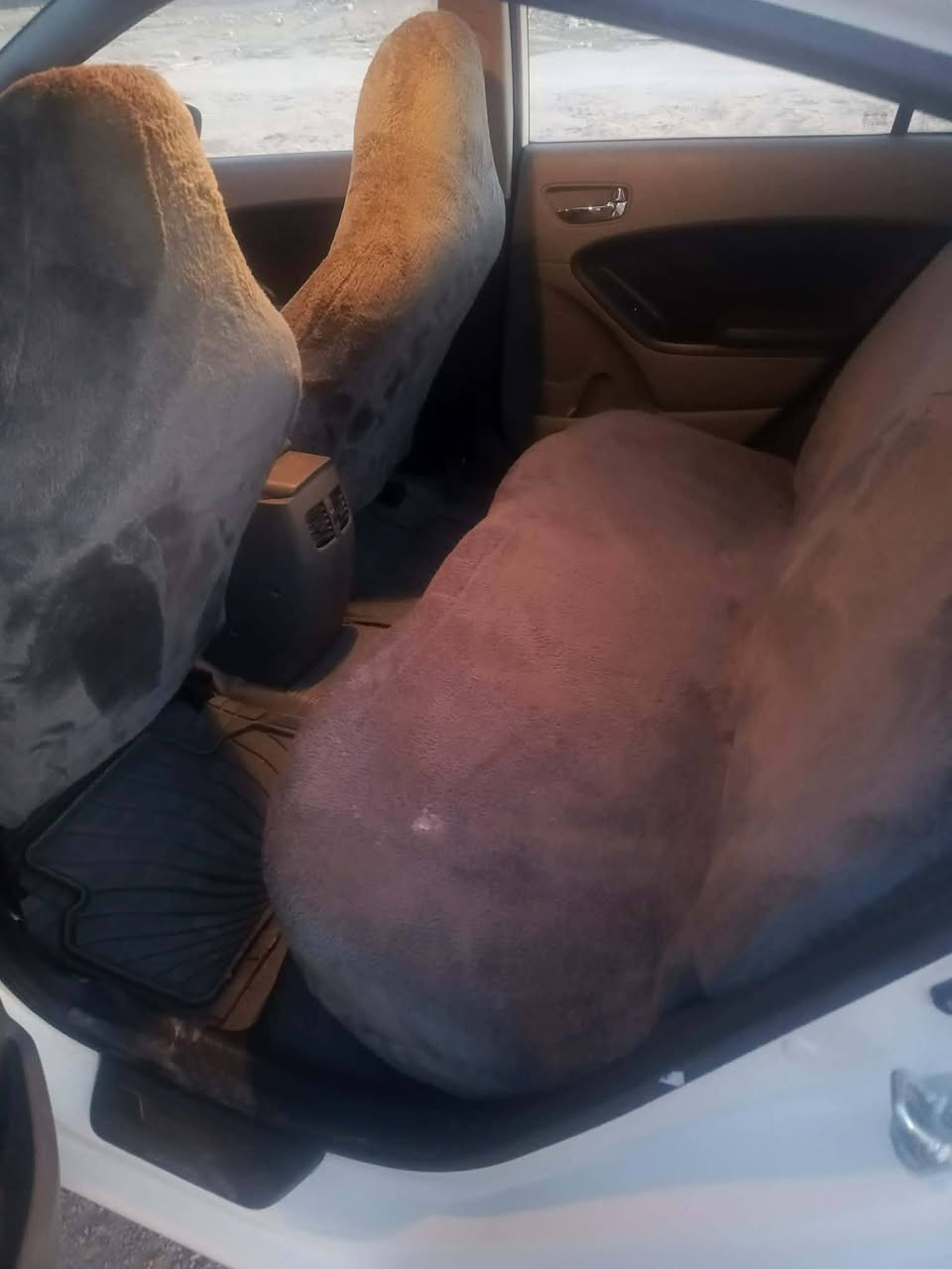 سلام عليكم رمضان مبارك...
سيراتو موديل 14 مكفوله كفاله عامه ماعده نص جاملغ الصبغ الأيمن سياره جديده عل وضع الشركه كير مكينه شرط جدد تبريد ثلج تخم تاير ستوني شاده مواصفات لد نهاري خلفي مامي حساس خلفي امامي تبريد قطعتين ثلاجه 3 وضعيات قياده كروز سرعه سياره  ماعايزه شي سويجات 2 كتلوكات موجوده ماشيه 74 بل 120 دك جرس سنويه ل 31 هزه ل 27 السعر ... 135 وبيه مجال....   ***********اتصال فقط العنوان النجف الاشرف
