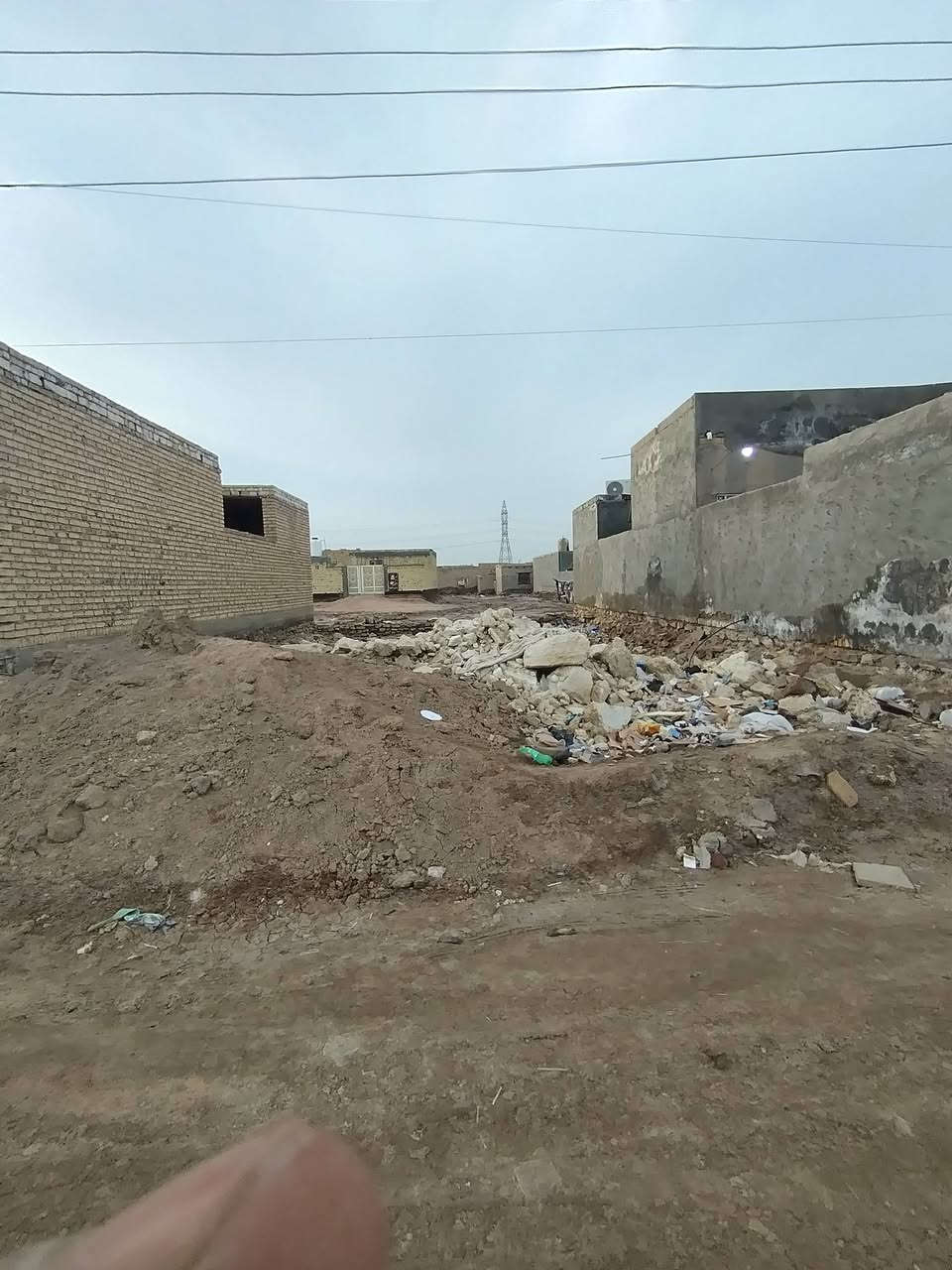 قطعة 200 م عرض  10نزال 20 للبيع زراعي ال ابو حجر
شارع 10متر  قريبة لجسر ال معالي 

اعمدة كهرباء +بوري اسالة +بوري مجاري 

وحاليا الجهد الهندسي مستمرين بالعمل 

طلب استفسار اتصل على الرقم ***********
