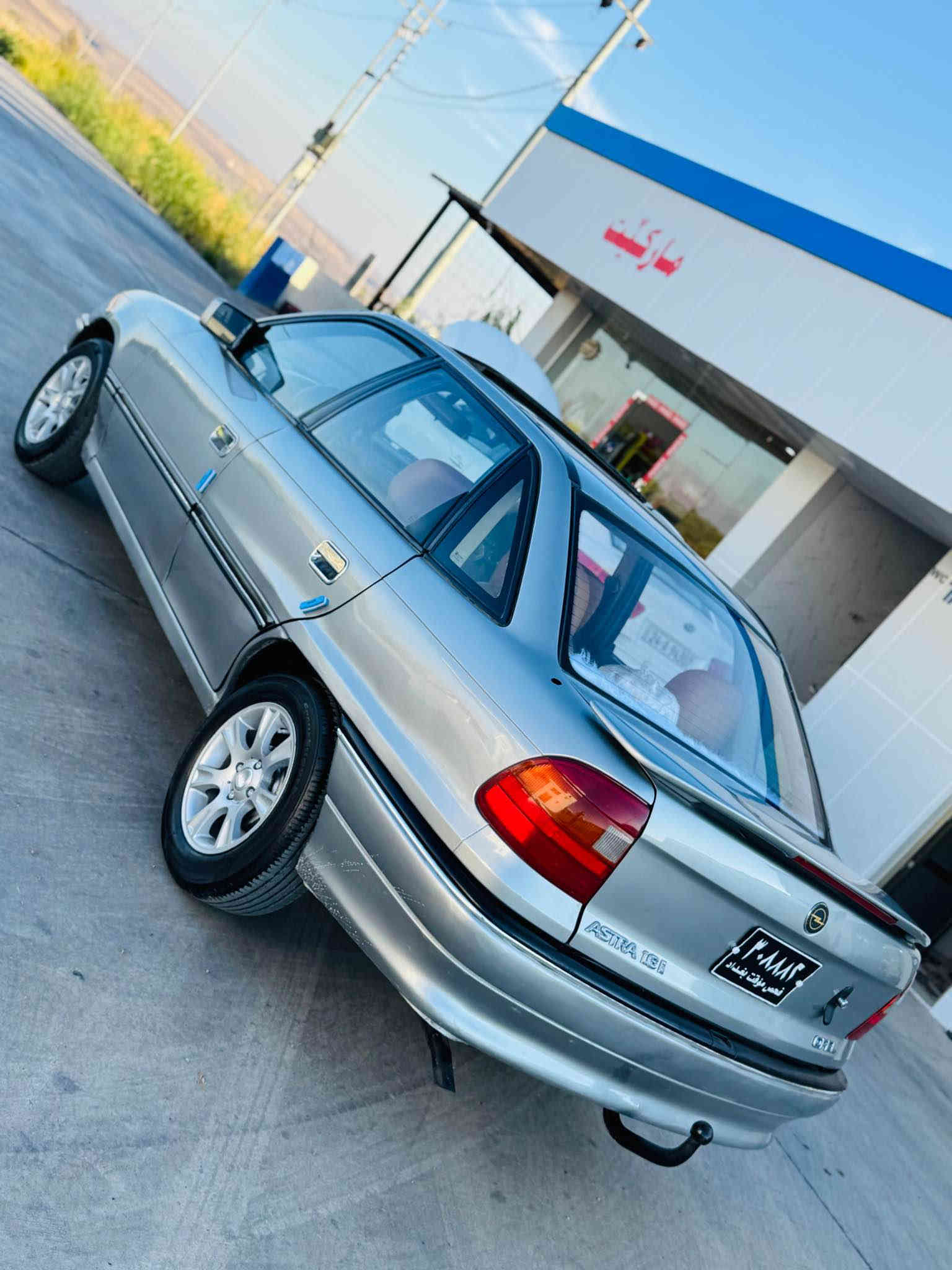 موديل 1992 مكينه 16 گئر عادي تبريد❄️
تبريد و تدفئة 🔥سارد و گةرم پاوةر و ABS قايش پان .سنوي اسلي و وكالة بةناوت دةكةم 
گئر و مكينه تةقة و رةقةي بةشةرت چوار تايرة جديد بئ لئدان قولبين و برين بةشةرت كهربايي هةمي بشةرت اندربريك شغال دشبول برةدةركة
جديد بل لايلون فول فول اقتساد مالي فةقيرة
سعري 28 ورقة و مةجاليكي برايانه تيدايه 
عنوان ناحية قةسروك /شيخان /رقم *********** ✅ اكر
