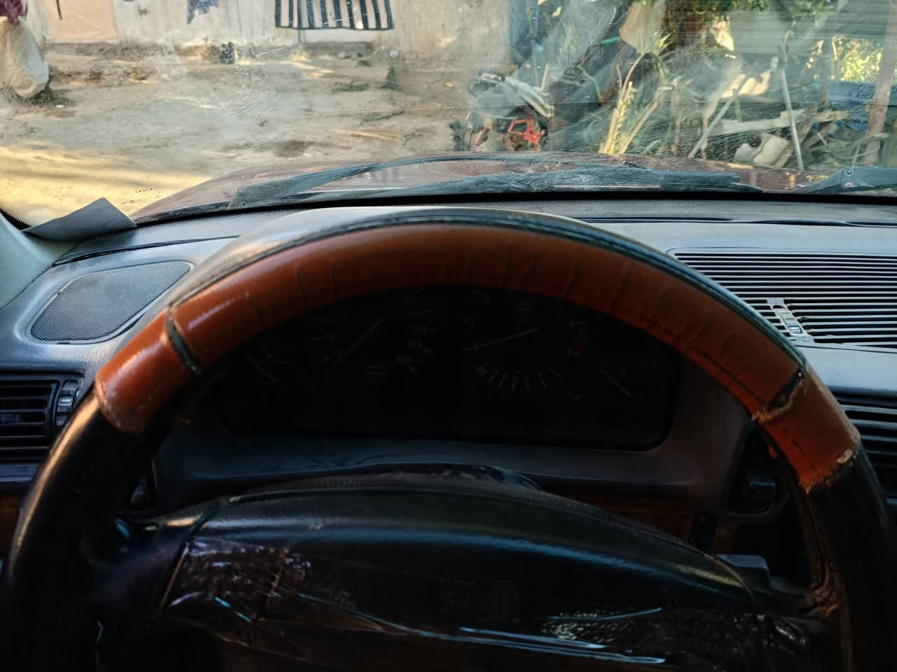 للبيع حجم 730 رقم بغداد انكليزي جاهزه موديل 93 مكينه كير تايرات حداديه جدد مراوس ابهيهان مكاني بابل الحله ***********
