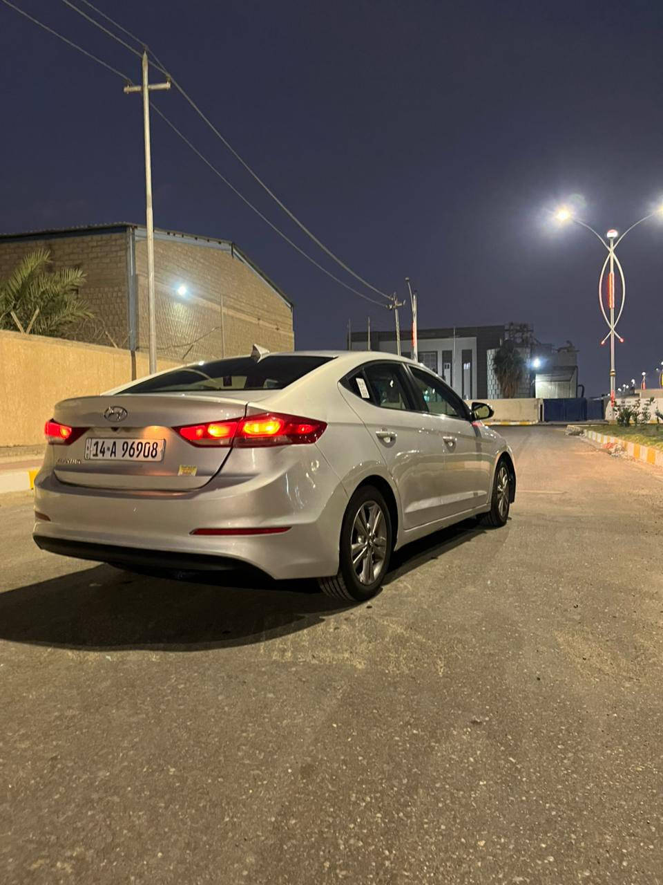 النترا 2017 وارد امريكي 
مكينه 2000 دوش، كير AT المرغوب
الحادث : تبديل قبق الجنطه نفس اللون + صبغ الباب الايمن الخلفي والدوسه فقط البجم كبس بلادي بدون ايرباك بدون دواخل 
حداديه بحاله جيده وعليها ادامه كامله للمحرك 
السيارة نضيفة بحالة ممتازة ماشيه 130
كير محرك بحالة جيد جداً 
شاشة كبيرة 
كامرة دوارة 
مانع انزلاق
3 انظمه قياده
تحكمات ستيرن
مانع انزلاق
صندوك ريمونت
تبريد ثلج
كروس سرعة تحكم جهتين 
لدات 
ويل كروم
رقم انكليزي الجديد تحويل ثاني يوم
باقي مواصفات الالنترا معروفة
السعر 120 وبيه مجال بسيط
مكاني الناصريه مركز 
رقم الهاتف ***********
