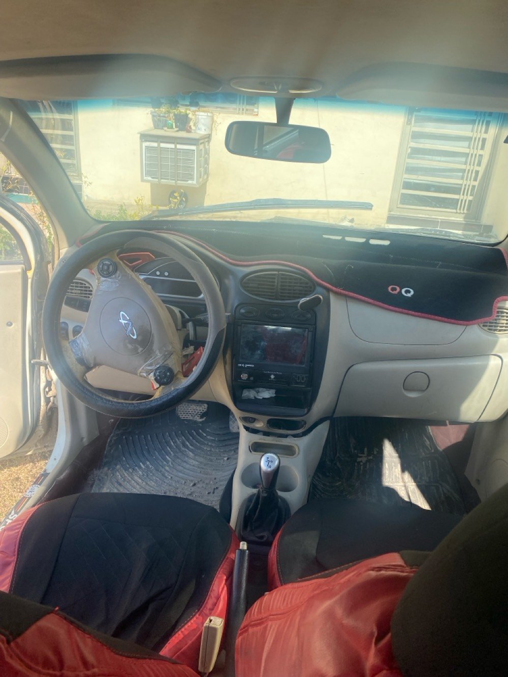 كيو كيو 2013 أوتوماتيك
سنوية جديدة رقم انجليزي جديد هزة جديدة
كير محرك مكفولات
الكشر شوفة عينك
تراي وين يعجبك سيارة جاهزة من كلشي وعليها ادامة
كاملة
بيهة نواقص بسيطة
السعر ٢٧$ 
عنواني بغداد