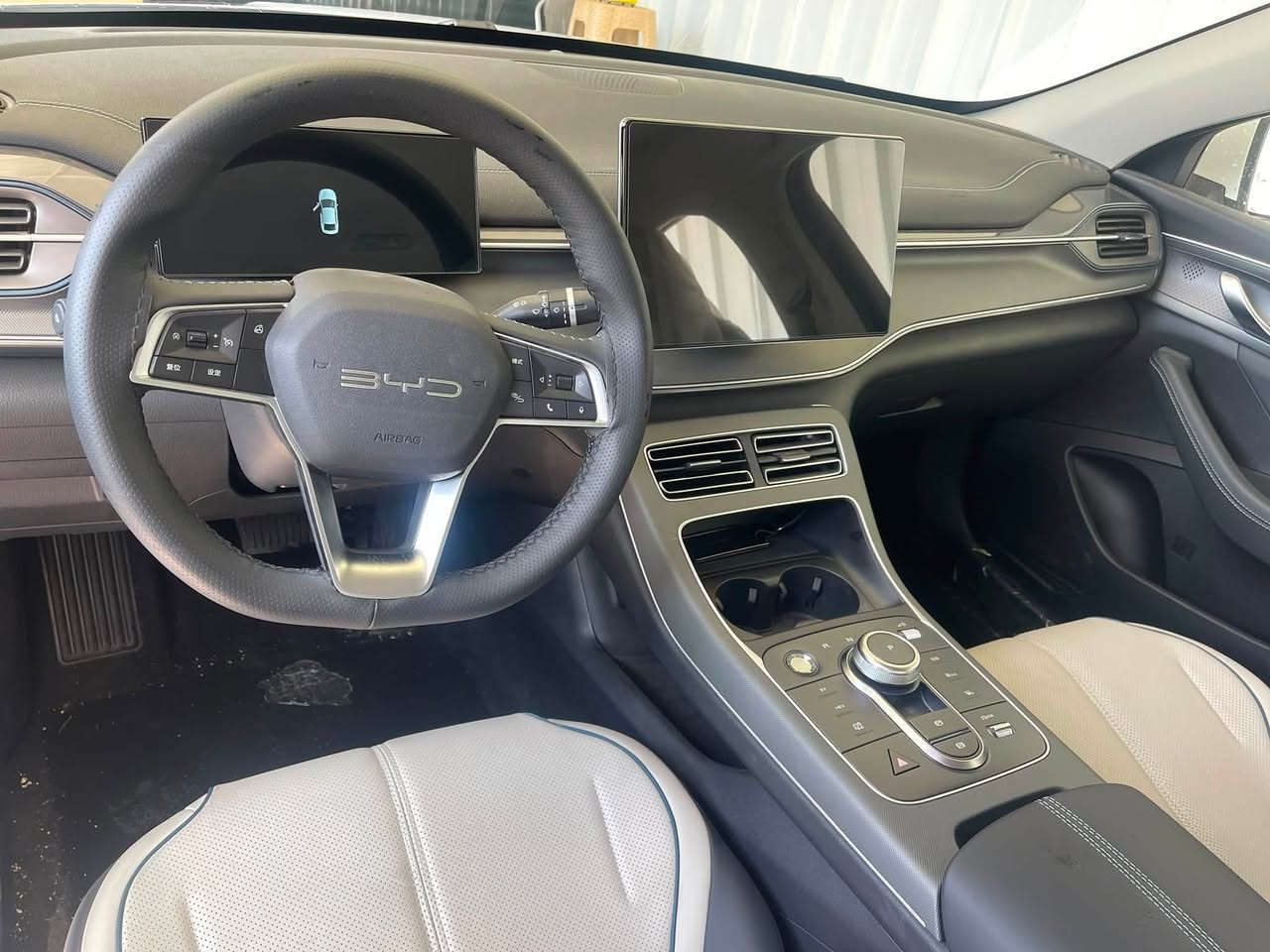 Byd distroe هيجي نيه يه ك قوبي بجوكي هه يه ليوي بونيتي له رسمه كه ي دياره ته نيا ١ يه ك هه زار رويشتوه صفره تازه ره قم كراوه موديل 2025 نرخي 134$مجاليكي كه مي تيدايه ***********
