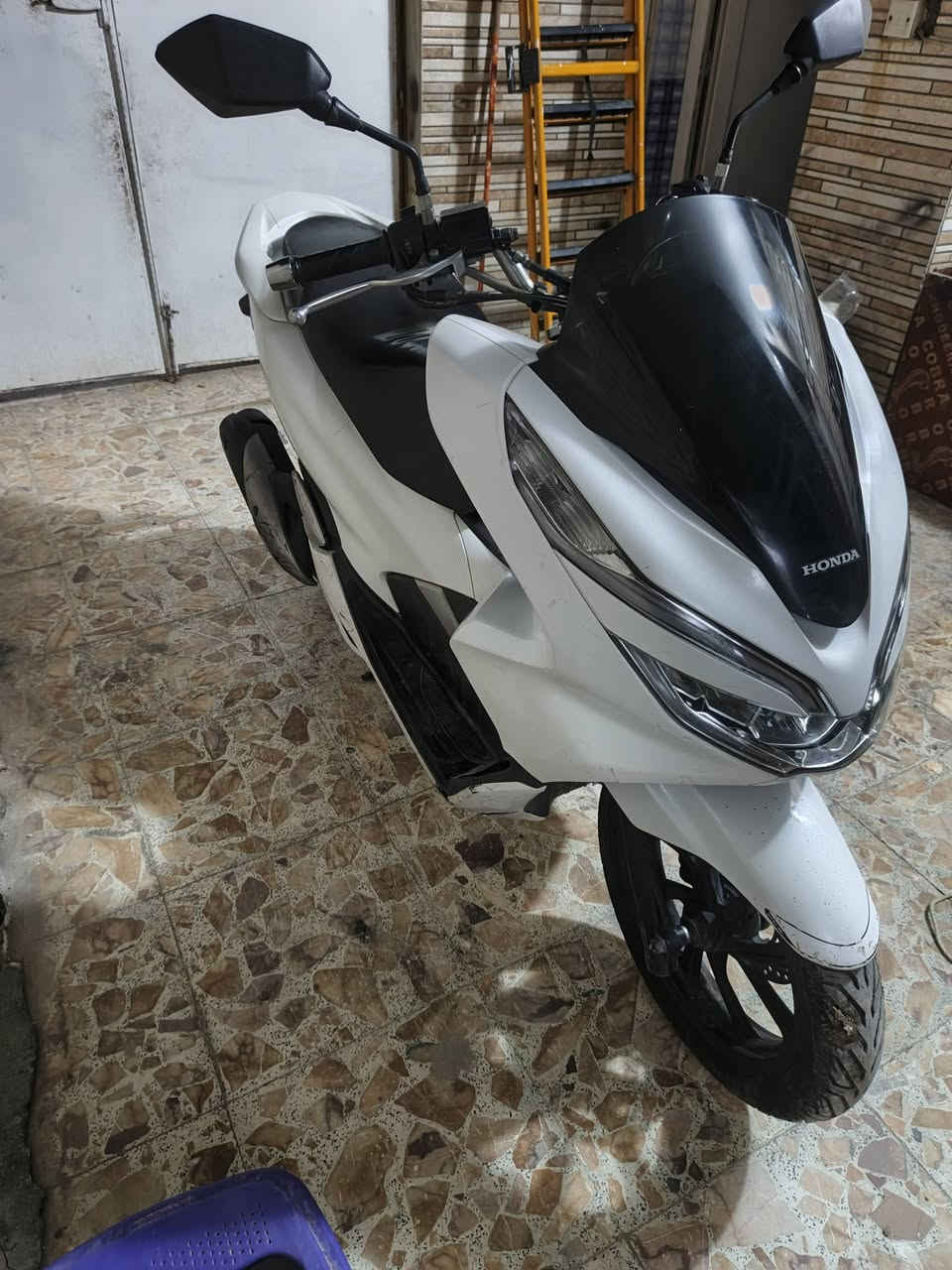 جيل الثالث ياباني مكينه كفرات كله اصليه ماشية ٣٨الف السعر قفل ١٥ مكاني بغداد ***********
