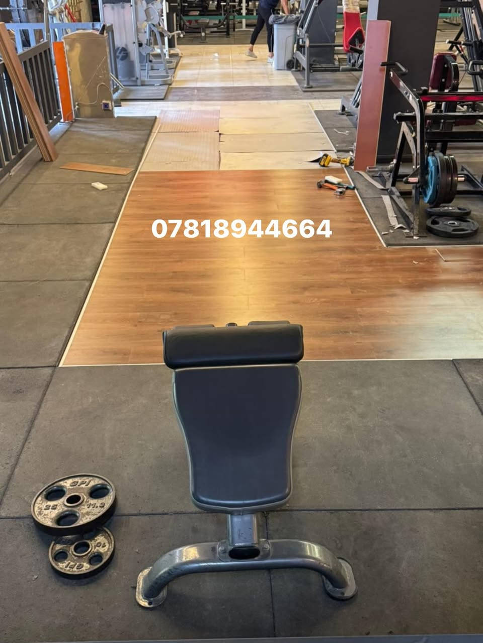 جاري العمل على تطبيگ ارضية قاعة البطل الدولي كابتن منذر في مدينة الرمادي 
منذر جم 💪🏋️

يتميز الباركيه الخشبي بلمسة فاخرة تضيف للأماكن جمالاً وأناقة، ويُستخدم في:

✅ غرف النوم لراحة وهدوء مثالي
✅ الصالات لإطلالة راقية وعصرية
✅ المكاتب لجاذبية وفخامة استثنائية
✅ الكافيهات والمحلات التجارية لجو أنيق يلفت الأنظار

🪵 عازل للصوت والحرارة
🧹 سهل التنظيف والصيانة
💪 يتحمّل الاستخدام اليومي لسنوات

اختر الباركيه لتمنح أرضيتك الحياة والأناقة التي تستحقها

اطلبها من خلالنا : 
***********
