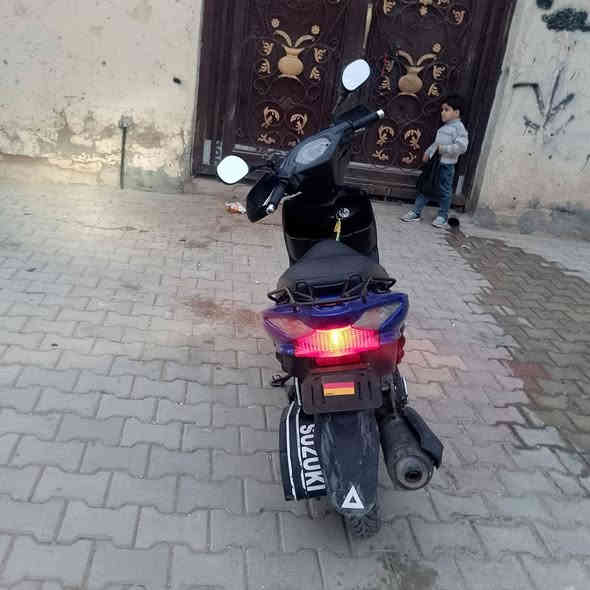 السلام عليكم ادرس للبيع مفتوحه اول مره مرتبه شلعه ومعدل فول ومانقصه اي شي ***********
