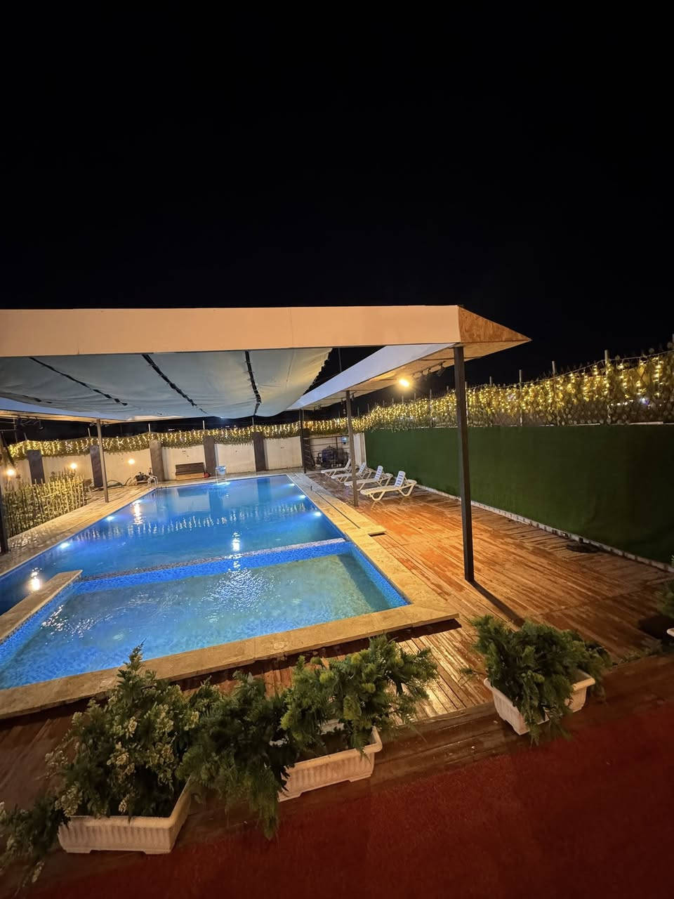 مزرعة روزه بغداد
تعمل بنظام شفتات📆
للعوائل / حفلات /مناسبات 🎈🎁
ستمتع في المناظر الطبيعية وعيش يوم مختلف 
العنوان بغداد هورجب قرب سريع اليوسفية الجديد 🛣️
الشفت الصباحي من الساعة 8 صباحاً الى الساعة 6 عصراً 
الشفت المسائي من الساعة 8 مساء الى الساعة 6 صباحاً 
يتوفر فيها 

غرفة عدد (2) مجهز بسبالت 🧊

جلسات خارجية 

و جلسات داخلية 

باربكيو 🔴 يحتوي على طباخ عدد 2 و مكان خاص للشوي 🍗و شوي الاسماء 🐟 و كامل المستلزمات

مسبح 🏊🏻‍♂️للكبر عمق 190 سم طول 12✖️8 
مسبح الصغار 5.5✖️3.5
 
العاب للكبار و صغار / بلياردو / فيشة / منضدة / ترنبلين ( قفازة)

كهرباء 24 ساعة ⚡️
 
انترنيت 24 ساعه
كراج داخلي 🚗

للحجز و الاستفسار 📞
***********
