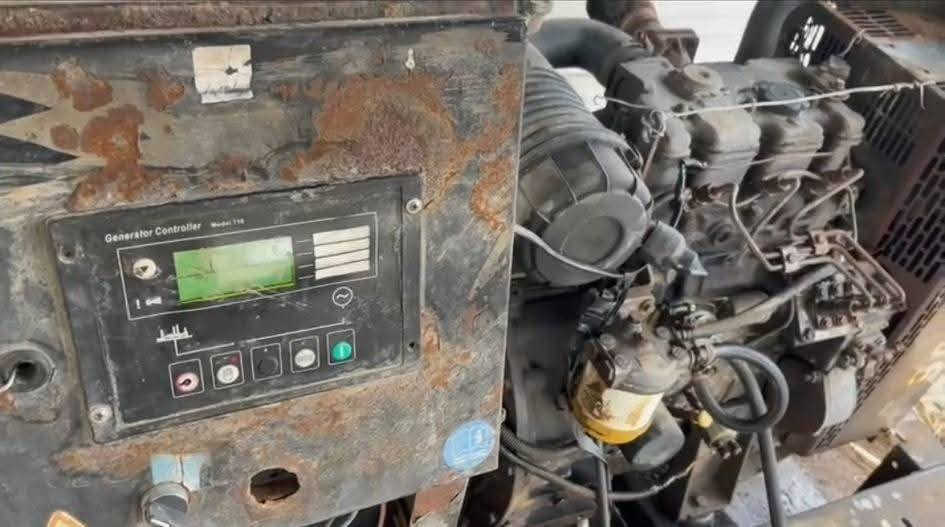 سلام عليكم
مولده بيركز للبيع 15 كيفي تريفيز
كامله ما تصرف عليها ربع دينار بورد سيطره كامل اوتوماتيك تطفي وتشتغل وحدها ذا تنقص دهن تطفي
محرك بلادي بم بلادي ما مفتوح بيها فقط قبق الولفات فتحته بيدي بدلت واشر فقط فقط 
السعر 20
 ***********
