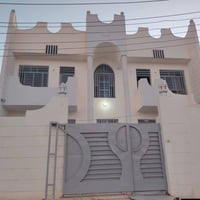 ٢٤٠م • ٥غرف نوم • بلور