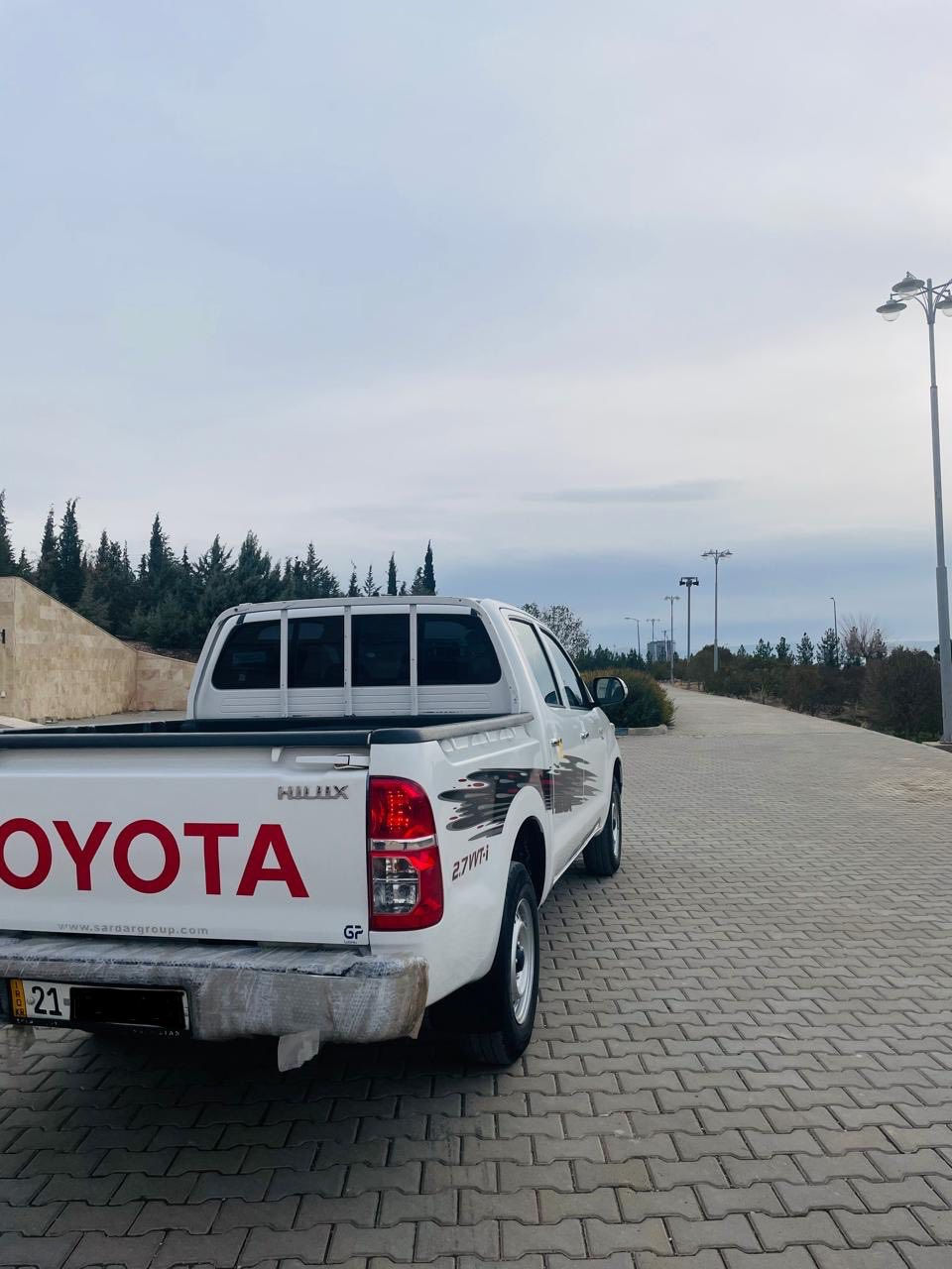 تيوتاهايلوكس 2012 مكفولة 
ماشي 150 الف و مكفولة 
گيرو محرك مامفتوح 
بدون صبغ وبدون ضربة و بدون تبديل 
گيرعادي و رقم سليمانية 
مكان سيارة بل سليمانية 
سنوي جديدة اله 2029
تخم تايرات جديد 
سيارة مابيها مصرف كلها بلادي 
***********
