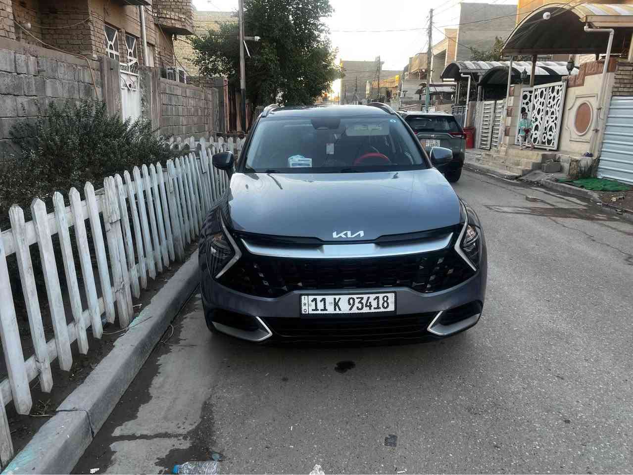 لون بحري
فول ما عدا البانوراما
ليد امامي وخلفي
نظام ترحيب عند الاقتراب
ويل كب قياس 18 انج
كشنات جلد
تدفئة بالكشنات
كرسي السائق كهرباء
مثبت سرعة
عدم الخروج من المسار
اوامر صوتية
قياس ضغط الاطارات
حساسات 
مانع انزلاق
مساعدة النزول من المنحدرات
اوتو هولد
اوتو ستوب
كاميرات خلفية دوارة
رادارت
مانع تصادم
سايد بريك كهرباء
3 انظمة قيادة سمارت وسبورت ونورمل
شاحن واير ليس
منافذ تايب سي بالكشنات الخلفية
شاشة كبيرة احدث اصدار من كيا تدعم ابل كار بلاي واندرويد اوتو وكل انظمة السيارة تتحكم بيها من الشاشة الوسطية
السيارة ماشية 57 الف كيلو
بيها تبديل قطعتين چاملوغ الامامي والباب اللي عكس السايق وصور الحادث مرفقة بالمنشور
رايدها ب190 ورقة وبيها مجال
وهذا رقمي 
*********** بغداد, العراق
